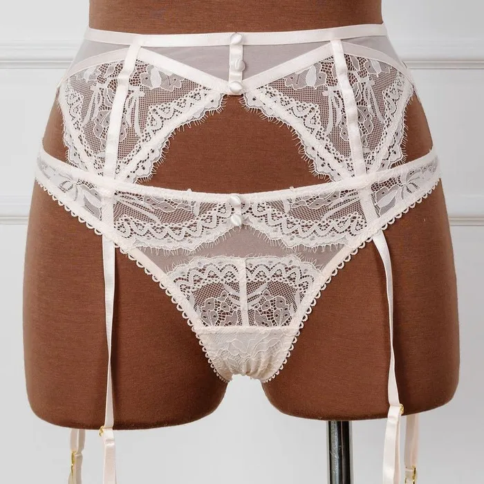 Mentionables Couples Lace Mesh Button Garter Champagne