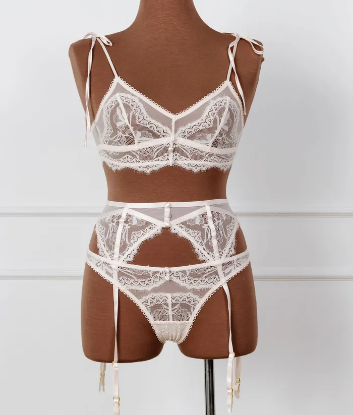 Mentionables Couples Lace Mesh Button Garter Champagne